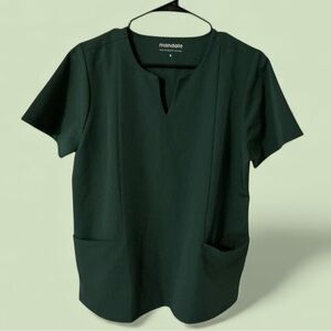🌹Mandala Woven Equa Tek versatile scrub top with 5 pockets and a notch neck.